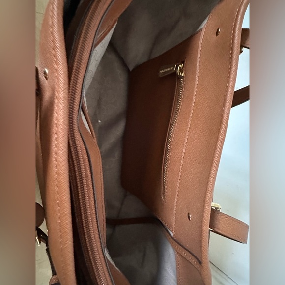 Jet Set Travel Medium Top-Zip Tote Bag - Picture 4 of 6